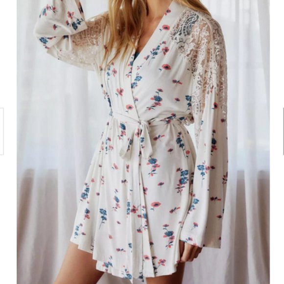 Anthropologie M L NWT Floral Lace Knit Robe Sleep lounge Belted New